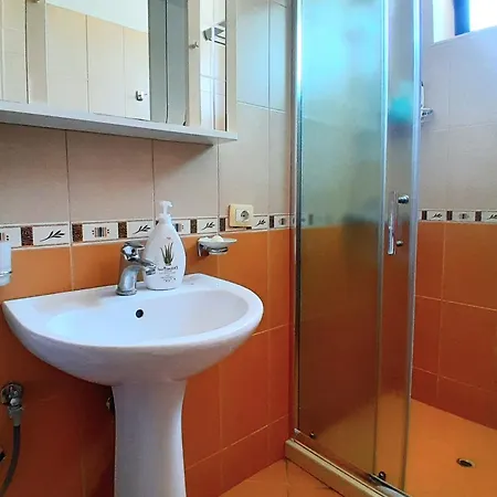 An-nisa Apartment *